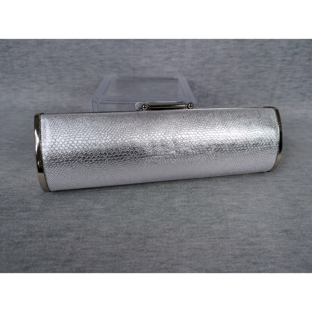 Two Pieces of Metallic Tone Clutches - Picture 12 of 16